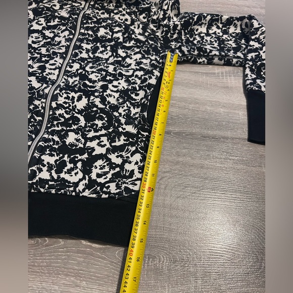 Lululemon Scuba Hoodie III - Fleur Sombre White/Black Pattern - Picture 9 of 10
